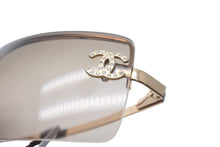 画像をギャラリービューアに読み込む, CHANEL シャネル サングラス ココマーク 4104-B ラインストーン グラデーションレンズ 62□15 ブラウン ゴールド 美品 中古 59783