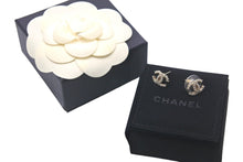 Load image into Gallery viewer, CHANEL シャネル ココマークモチーフ スタッドピアス ゴールド メタル パールストーン装飾 美品 中古 59829