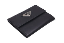 Load image into Gallery viewer, PRADA プラダ 二つ折りコインケース トライアングルロゴ サフィアーノレザー ブラック シルバー金具 良好 中古 59869
