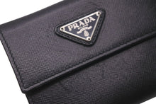 Load image into Gallery viewer, PRADA プラダ 二つ折りコインケース トライアングルロゴ サフィアーノレザー ブラック シルバー金具 良好 中古 59869