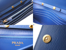 Load image into Gallery viewer, 極美品 PRADA プラダ 長財布 チェーンショルダーストラップ付き サフィアーノルクス ブルエッテ 1BP290 ダークブルー 中古 59892