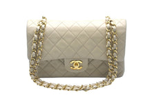 Load image into Gallery viewer, CHANEL シャネル ショルダーバッグ マトラッセ23 3番台 Wフラップ ベージュ ゴールド金具 美品 中古 60044