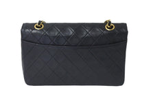 Load image into Gallery viewer, CHANEL シャネル チェーンショルダーバッグ マトラッセ23 ポーチ付き 1番台 ラムスキン ラック ゴールド金具 美品 中古 60102