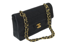 Load image into Gallery viewer, CHANEL シャネル チェーンショルダーバッグ マトラッセ23 ポーチ付き 1番台 ラムスキン ラック ゴールド金具 美品 中古 60102