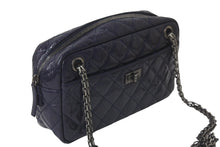 Load image into Gallery viewer, CHANEL シャネル チェーンショルダーバッグ マドモアゼルチェーン マトラッセ2.55 エイジド カーフスキン 20番台 美品 中古 60109