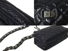 Load image into Gallery viewer, CHANEL シャネル チェーンショルダーバッグ マドモアゼルチェーン マトラッセ2.55 エイジド カーフスキン 20番台 美品 中古 60109