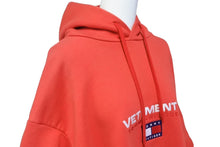 画像をギャラリービューアに読み込む, VETEMENTS × TOMMY ヴェトモン トミー パーカー 刺繍 WSS18TR24 コットン レッド XS サイズ 美品 中古 60161