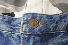 画像をギャラリービューアに読み込む, 極美品 BALENCIAGA バレンシアガ レイヤード ワイドジーンズ デニムパンツ カモフラージュ 21FW ダメージ加工 ブルー サイズL 661609 TDW14 中古 60185