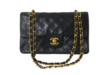 Load image into Gallery viewer, CHANEL シャネル チェーンショルダーバッグ Wフラップマトラッセ23 5番台 ラムスキン ブラック ゴールド金具 美品 中古 60234