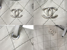 画像をギャラリービューアに読み込む, CHANEL シャネル ココマーク トートバッグ オンザロード 13番台 ワイルドステッチ レザー グレー シルバー金具 美品 中古 60349