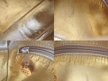 Load image into Gallery viewer, CHANEL シャネル ショルダーバッグ ココマーク ミニ カメラバック ラムスキン 4番台 ゴールド 美品 中古 60361