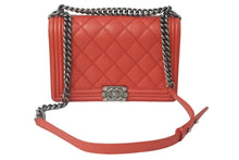 Load image into Gallery viewer, CHANEL シャネル チェーンショルダーバッグ ボーイシャネル ココマーク レッド 18番台 ガンメタリック金具 美品 中古 60377