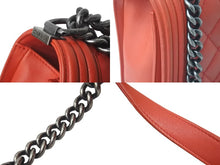 Load image into Gallery viewer, CHANEL シャネル チェーンショルダーバッグ ボーイシャネル ココマーク レッド 18番台 ガンメタリック金具 美品 中古 60377