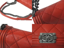 Load image into Gallery viewer, CHANEL シャネル チェーンショルダーバッグ ボーイシャネル ココマーク レッド 18番台 ガンメタリック金具 美品 中古 60377