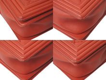 Load image into Gallery viewer, CHANEL シャネル チェーンショルダーバッグ ボーイシャネル ココマーク レッド 18番台 ガンメタリック金具 美品 中古 60377