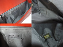 Load image into Gallery viewer, CHANEL シャネル チェーンショルダーバッグ ボーイシャネル ココマーク レッド 18番台 ガンメタリック金具 美品 中古 60377