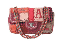 Load image into Gallery viewer, CHANEL シャネル パッチワーク チェーン ショルダーバッグ 23番台 ピンク系 ココマーク ロゴ シルバー金具 良品 中古 60428