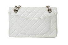 Load image into Gallery viewer, CHANEL シャネル チェーンショルダーバッグ Wフラップ マトラッセ 5番台 1998年 カーフ ホワイト シルバー金具 美品 中古 60597