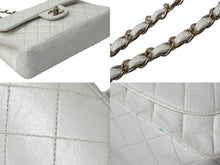 Load image into Gallery viewer, CHANEL シャネル チェーンショルダーバッグ Wフラップ マトラッセ 5番台 1998年 カーフ ホワイト シルバー金具 美品 中古 60597