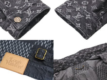 Load image into Gallery viewer, LOUIS VUITTON ルイヴィトン ジャイアントダミエウェーブスモノグラムデニムジャケット NIGO 46 HJA11WUZC A435 美品 中古 60603