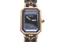 Load image into Gallery viewer, CHANEL シャネル プルミエール 腕時計 GP ゴールド ブラック チェーン クォーツ サイズM 美品 中古 61057