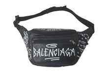 Load image into Gallery viewer, BALENCIAGA バレンシアガ エクスプローラー グラフィティ ボディバッグ レザー ブラック 529550 グレー金具 美品 中古 61275