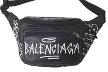 Load image into Gallery viewer, BALENCIAGA バレンシアガ エクスプローラー グラフィティ ボディバッグ レザー ブラック 529550 グレー金具 美品 中古 61275